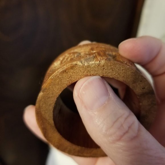 Vintage Set of 4 Carved Wooden Napkin Rings - Picture 4 of 9